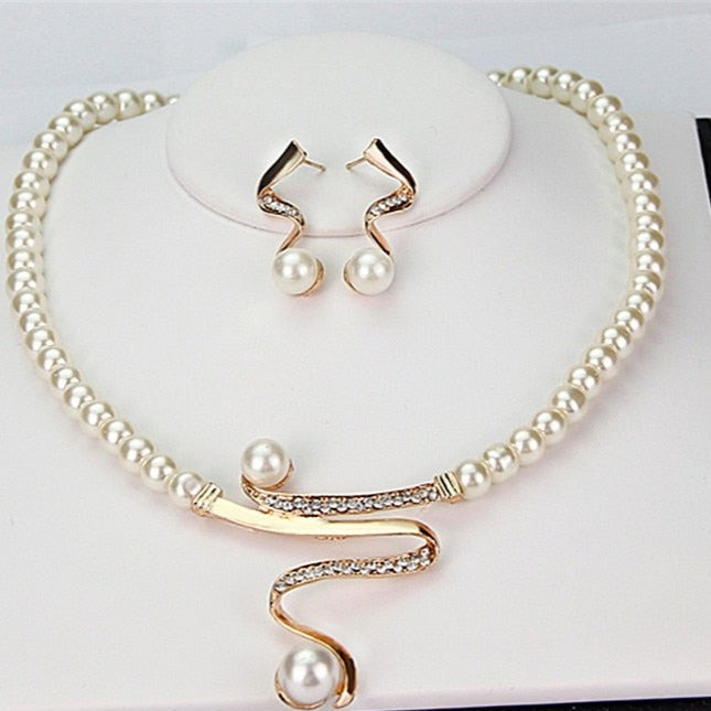 Set of Natural Pearl Necklace and Earrings - Lysanne-State of Style