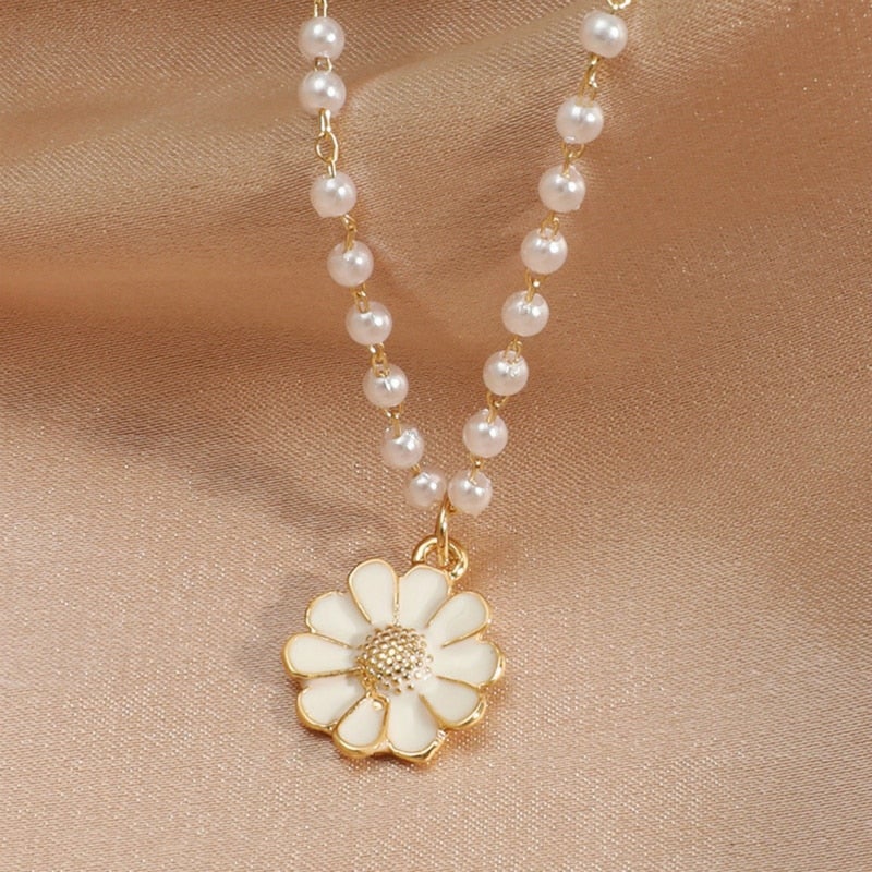 Stylish Pearl Necklace with Daisy Pendant - Flora-State of Style