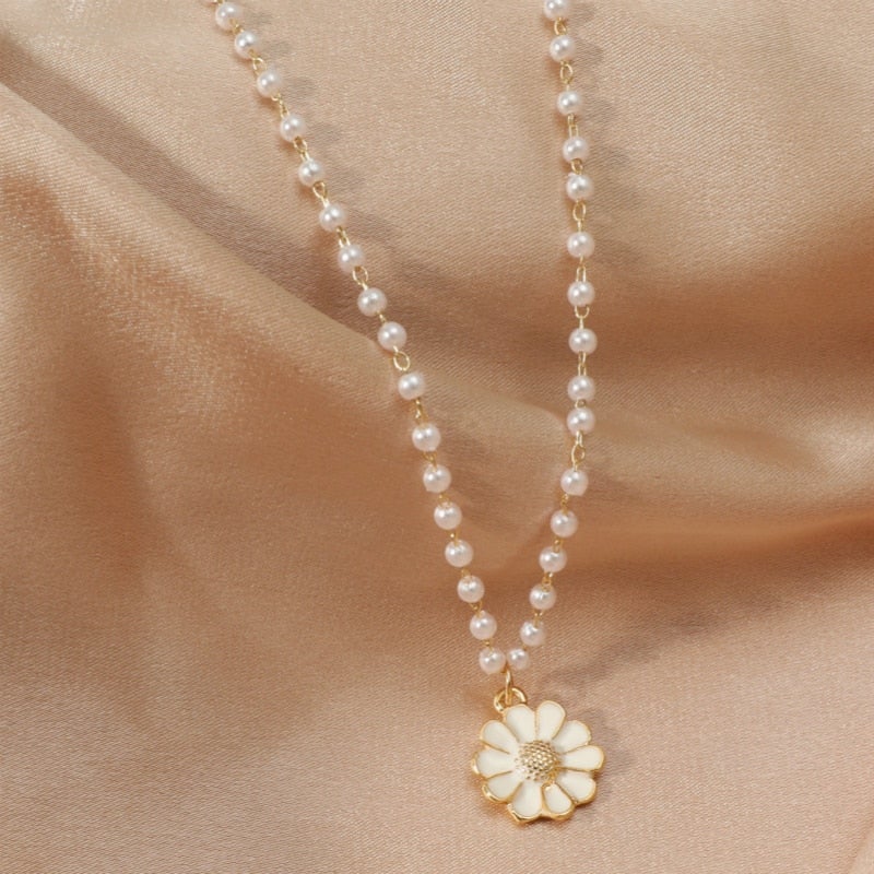Stylish Pearl Necklace with Daisy Pendant - Flora-State of Style