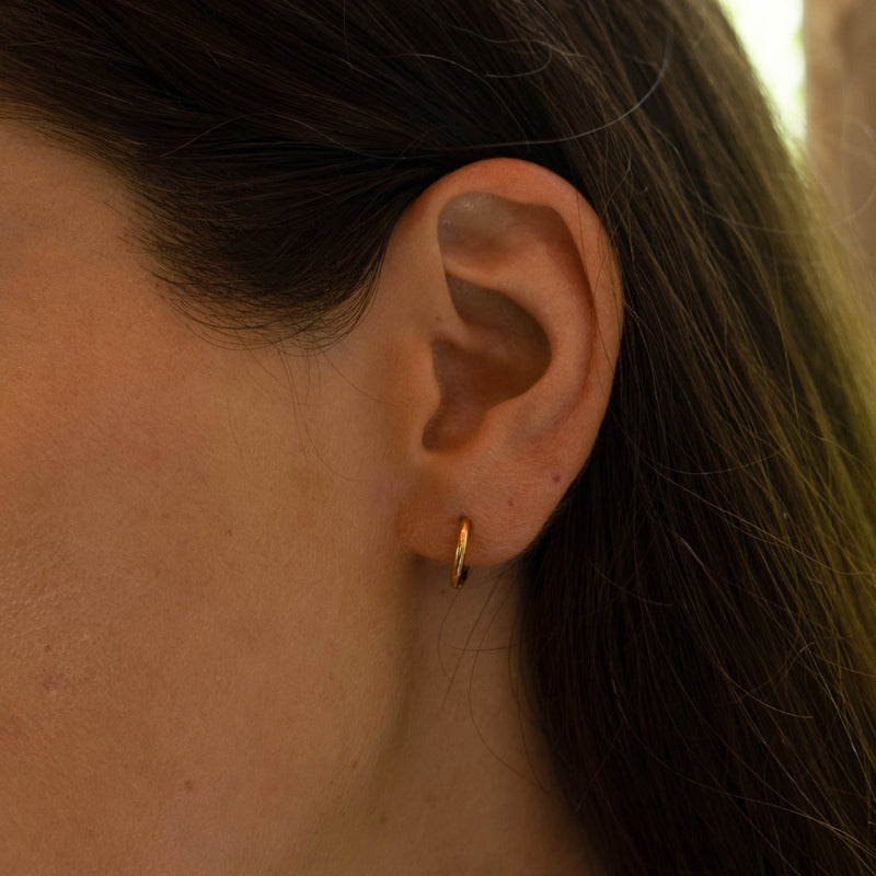 Subtle Mini Hoops - Lumi-Gold-State of Style