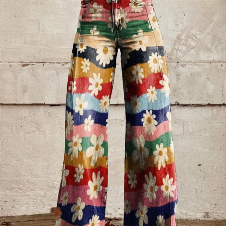 Trendy retro floral trousers with flares and a high waist – Mirella-S-State of Style