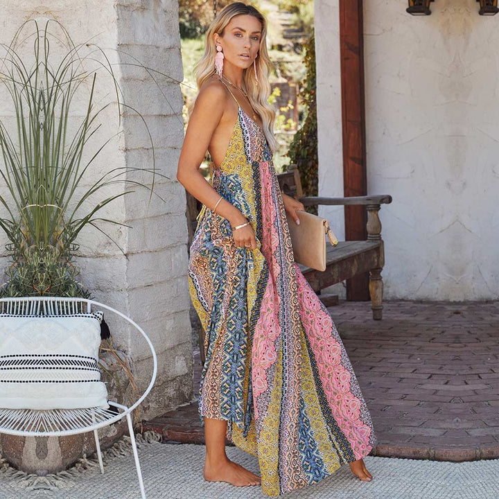 Trendy summer dress with V-neck and spaghetti straps – Pinky-S-State of Style