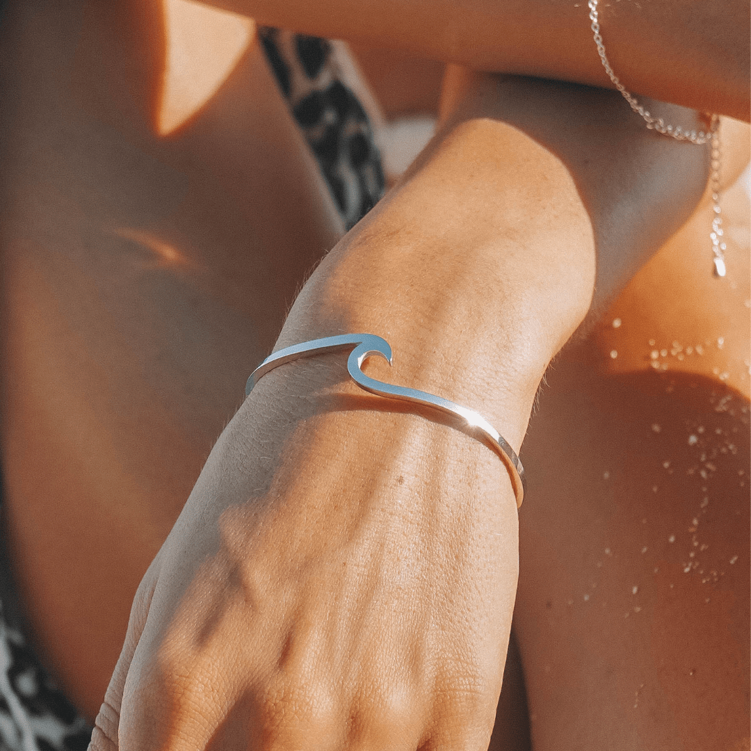 Subtle Waves Bracelet for Women - Mira