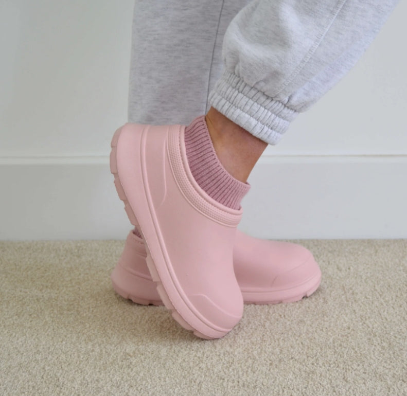 Weatherproof comfort clogs with cloud cushioning – Mireille-Black-3-State of Style