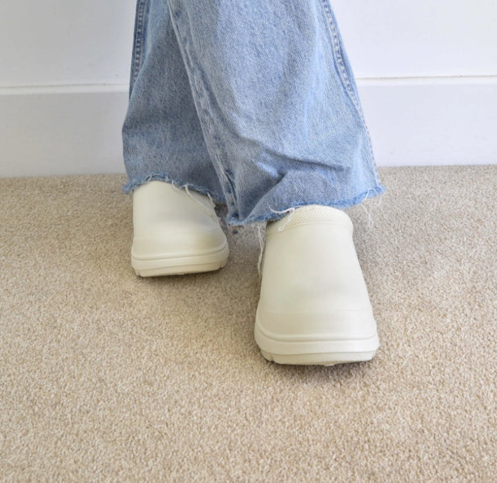 Weatherproof comfort clogs with cloud cushioning – Mireille-Black-3-State of Style