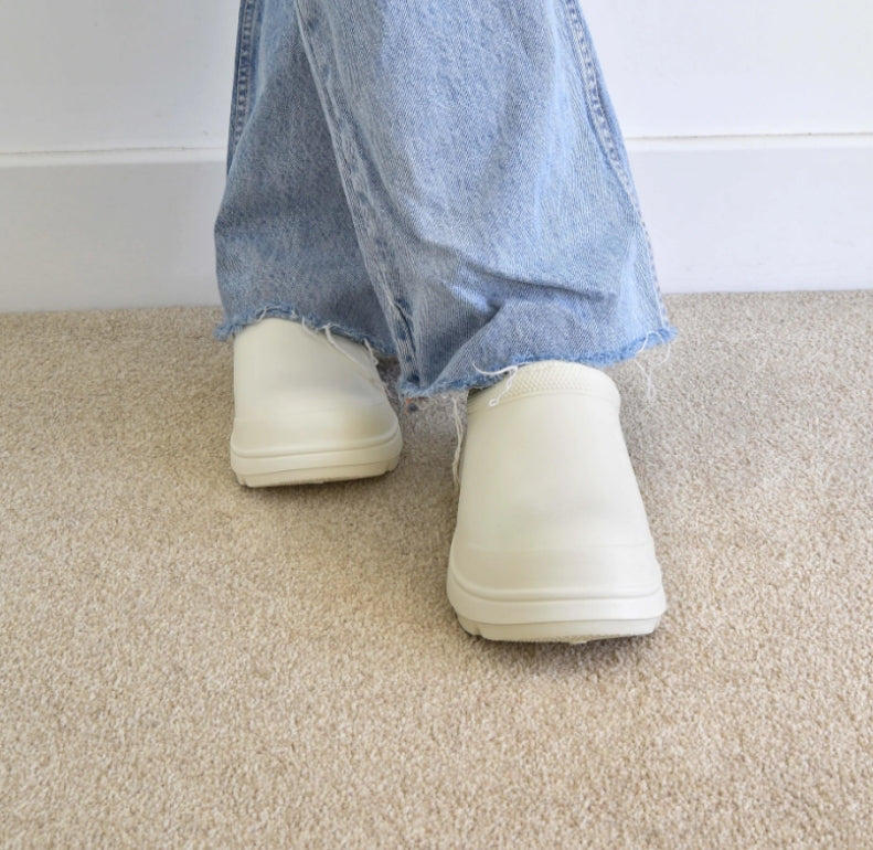 Weatherproof comfort clogs with cloud cushioning – Mireille-Black-3-State of Style